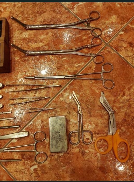 Ustensile spitalicesti veterinare vechi comuniste din otel inoxidabil
