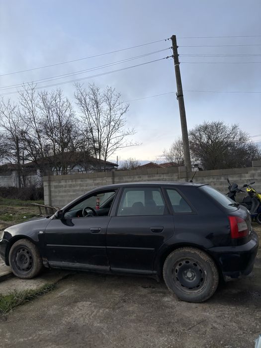 Продавам Audi A3 1.3