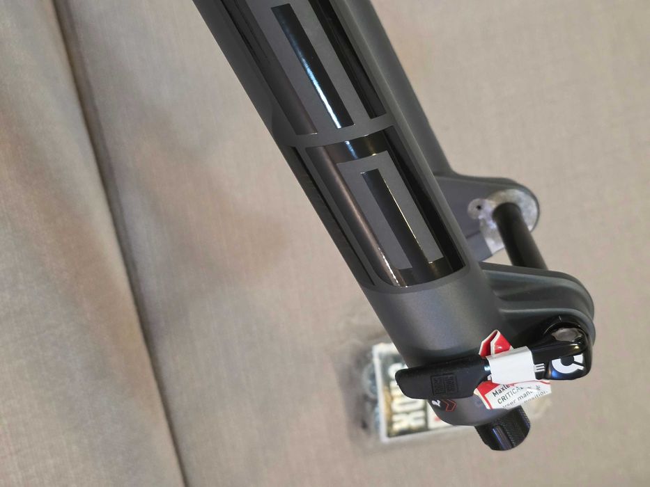 RockShox ZEB Ultimate Charger 3 190mm RC2 29 DebonAir+ furca MTB