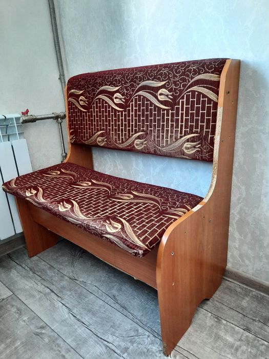 Продам стол и табурет со спинкой