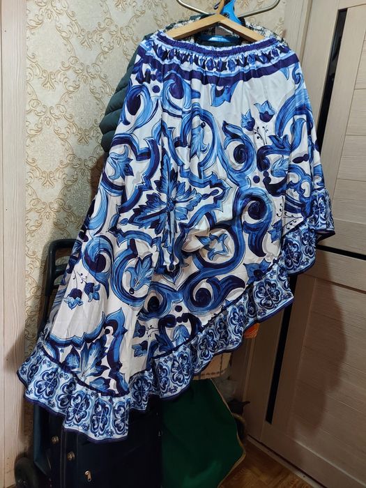 Продаю очень красивое платье  , совершенно  новое+ юбка новая