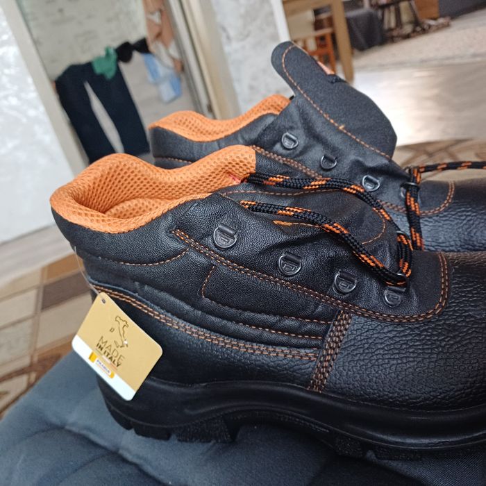 Ботинки летние,носок железный