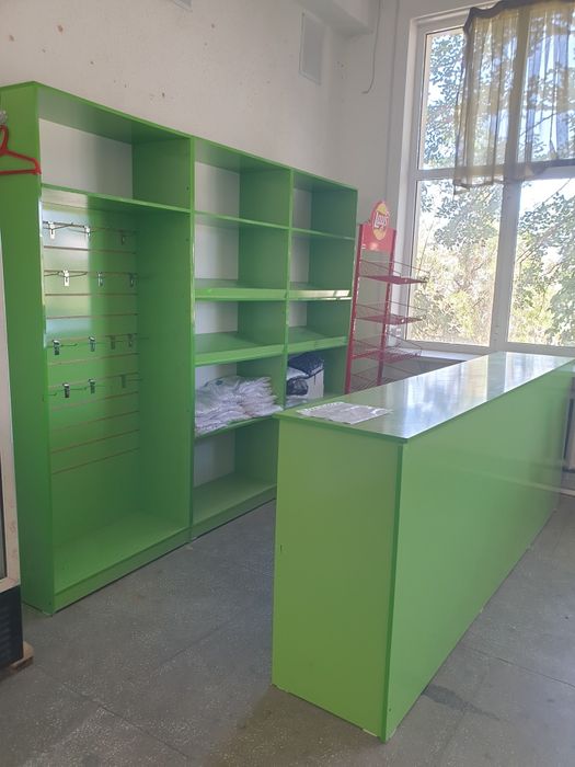 Стелаж витрина мебел