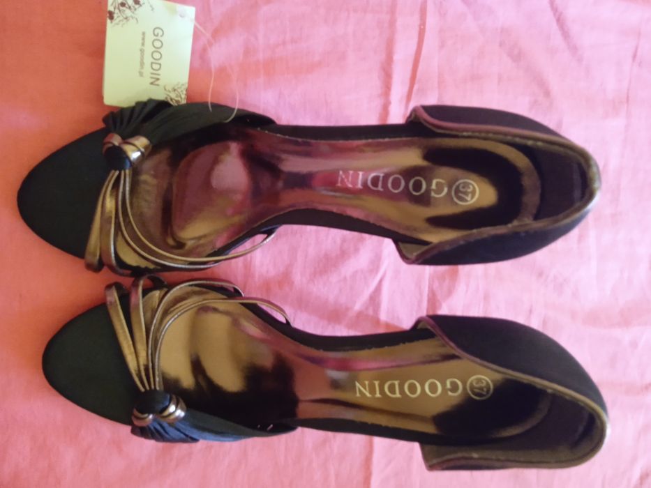 Sandale noi Nr. 37