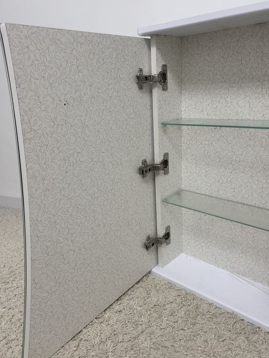 Продам навесной шкаф для ванной