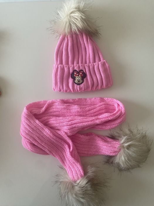 Set caciula si fular cu Minnie
