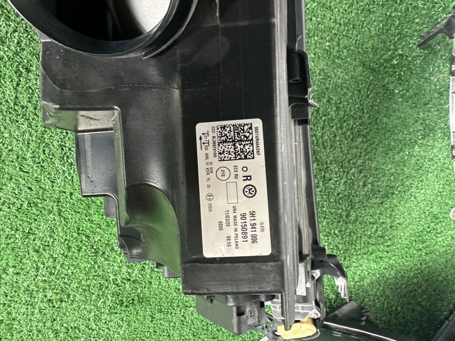 far dreapta vw volkswafen golf 8 led