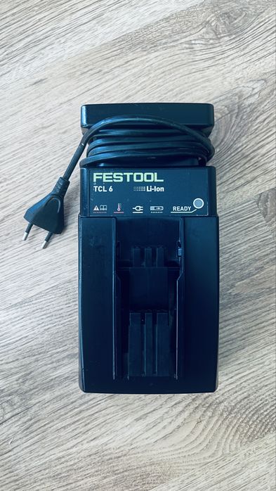 Оригинално бързозарядно устройство Festool и батерия