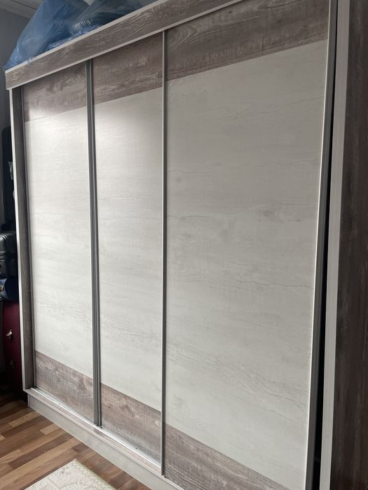 Шкаф раздвижной дверью