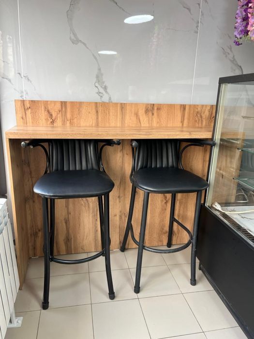 Барный стол + 2 стула в подарок