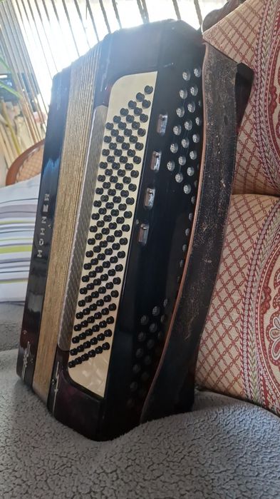Vand acest hohner rar arata foarte bine