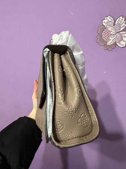 Дамска чанта Guess