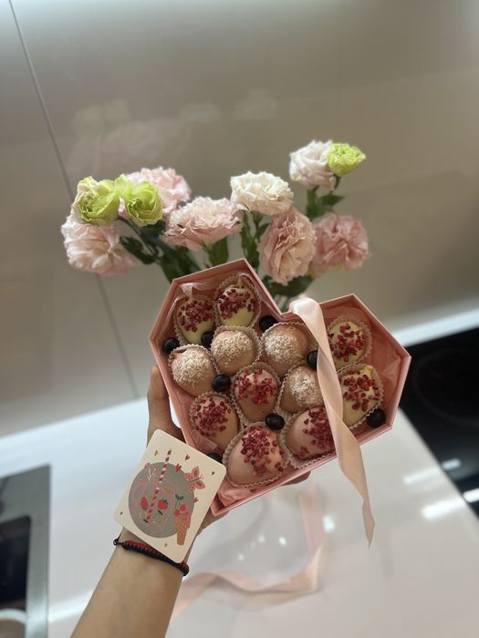 Цветы+клубника в шоколаде