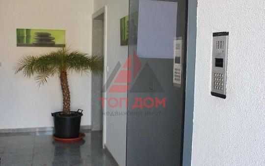 Дава се под наем Четиристаен апартамент в Варна, м-т Траката - 150 кв.м за 918 € - Снимка #17