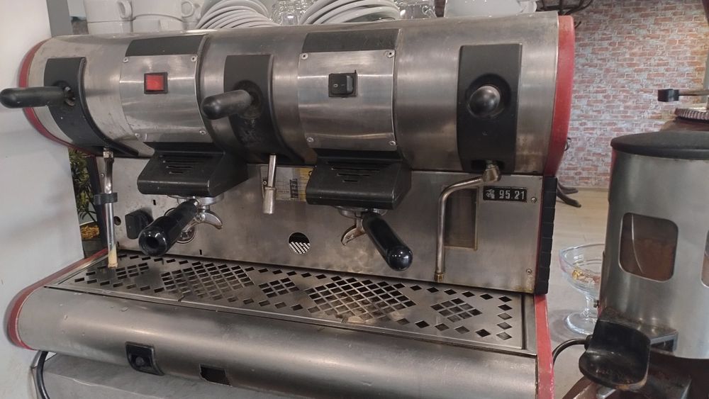 Кафемашина La San Marko с две групи