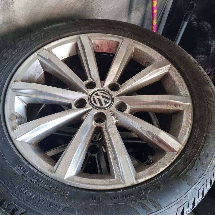 Jante r 17  b 8 originale vw  echipate cu cauciucuri de iarna