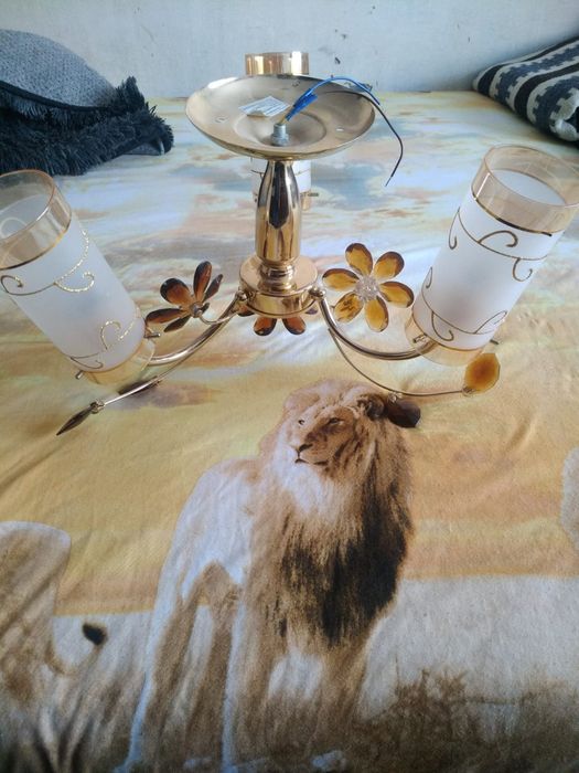 Люстра трехрожковая