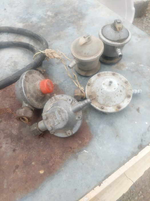 .подставка для мойки..редуктор для газплмтыкабель алюминевый.газогенер