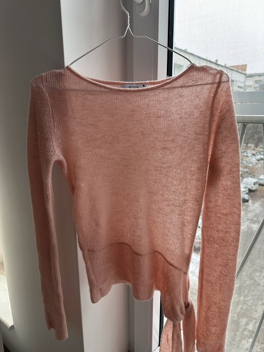 Reserved женствен пуловер с вълна с лек дефект размер М
