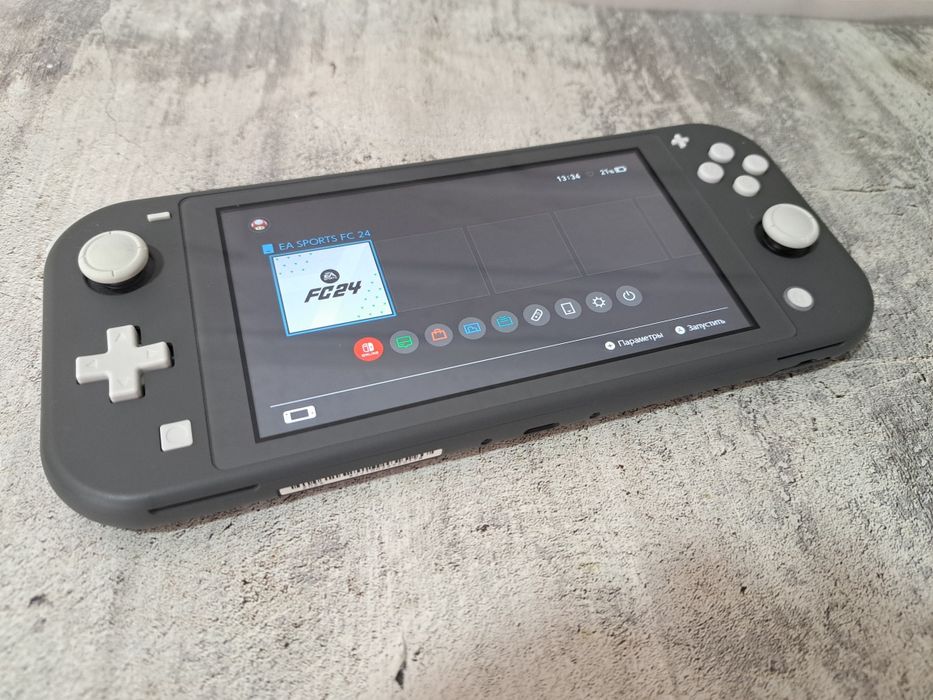 Продам игровую консоль NINTENDO SWITCH Lite