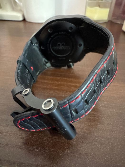 Часовник TW Steel