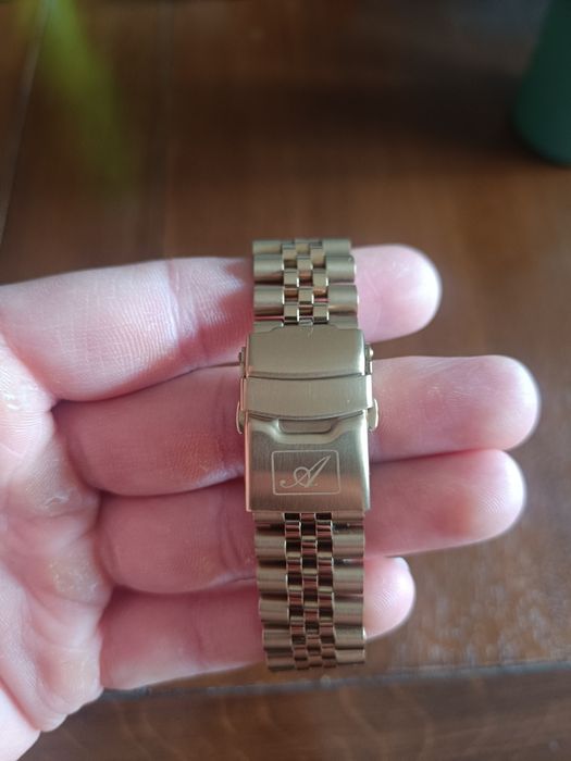 Часовници INVICTA PRO DIVER AUTOMATIC 8926 и Adriatica A1299.1111Q