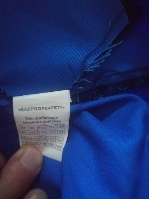 Продам рабочую одежду в хорошем состоянии.