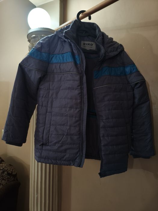 Продаю мальчиковые куртки и безрукавка