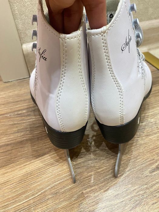 Продам коньки детские