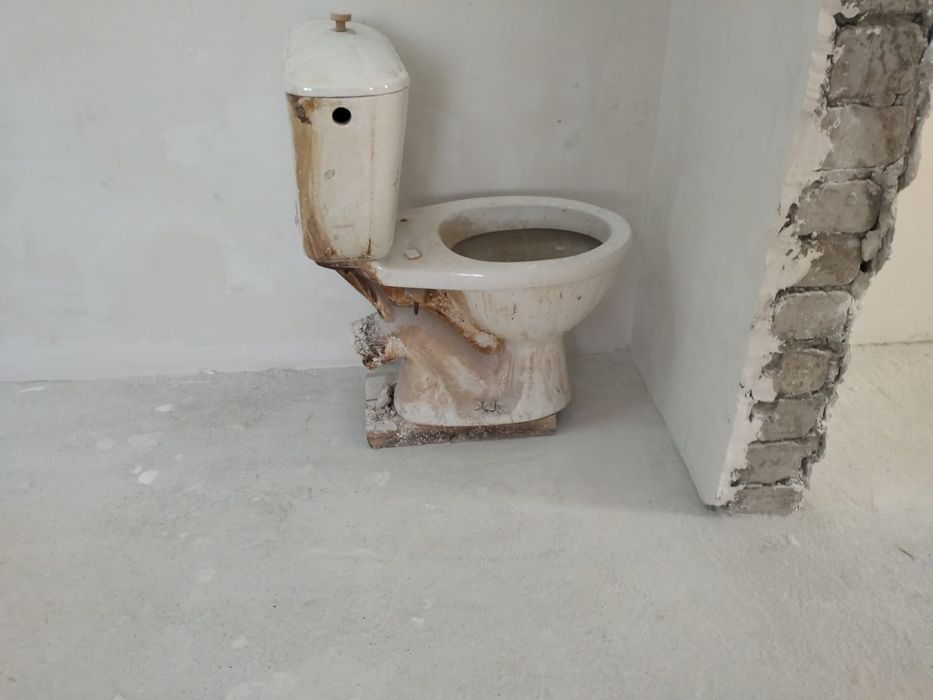 Унитаз строительный. Бесплатно.