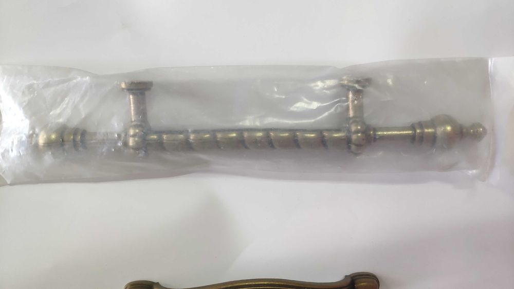 Дръжки за мебели