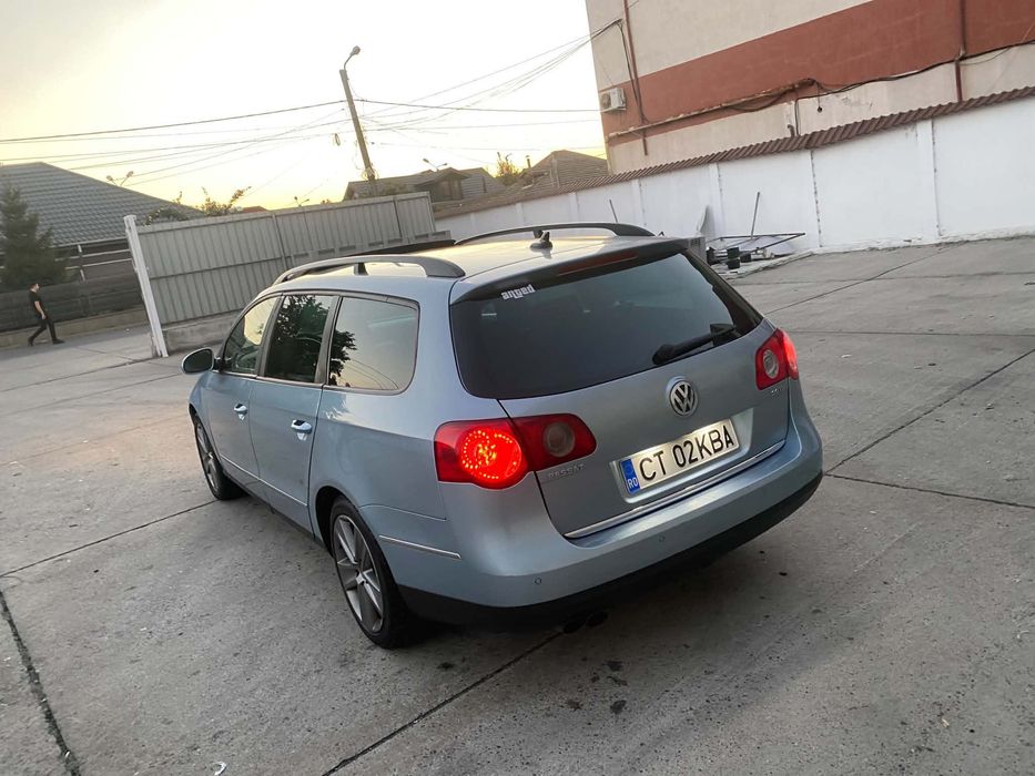 Vând urgent Volkswagen Passat automat 2010 cameră parchează singură