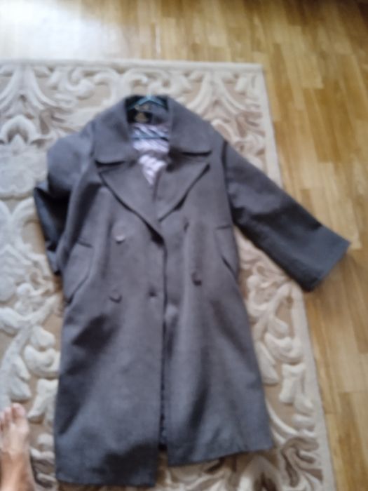 Продаю пальто серое осеннее