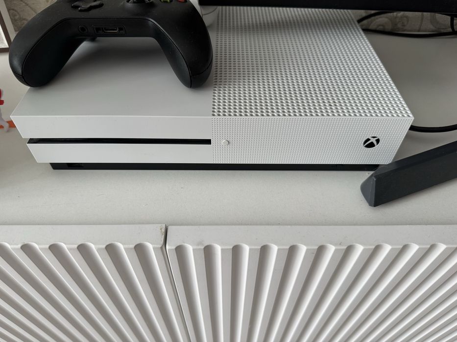 Игровая приставка Xbox One S