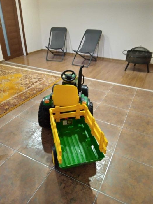 Tractoras JD Ground Force w trailer Peg Perego
