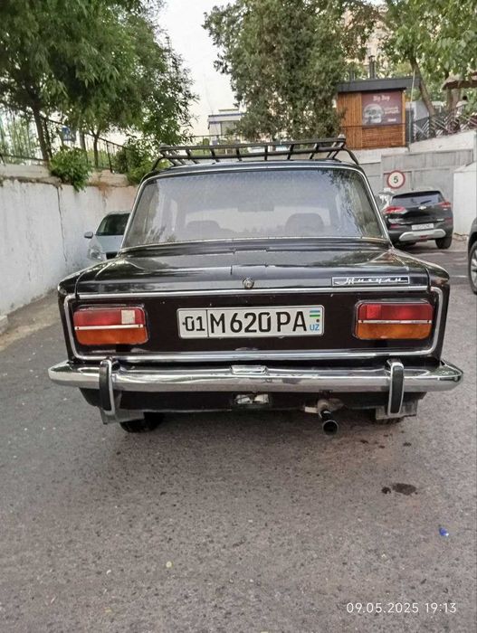 Продам ВАЗ-2103 (1 владелец с салона); топливо-бензин