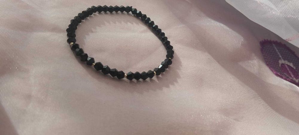 Brățară cu mărgele de sticlă și aur