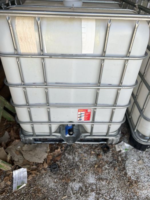 Бидони 1000л като нови