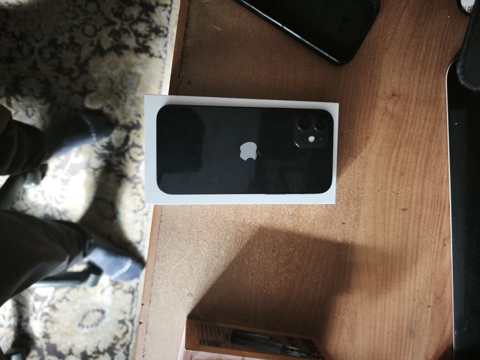 Vând Iphone 12,64 gb