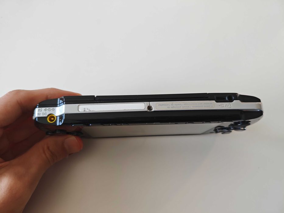 Sony PSP 3000 - Playstation Portable - качени много игри