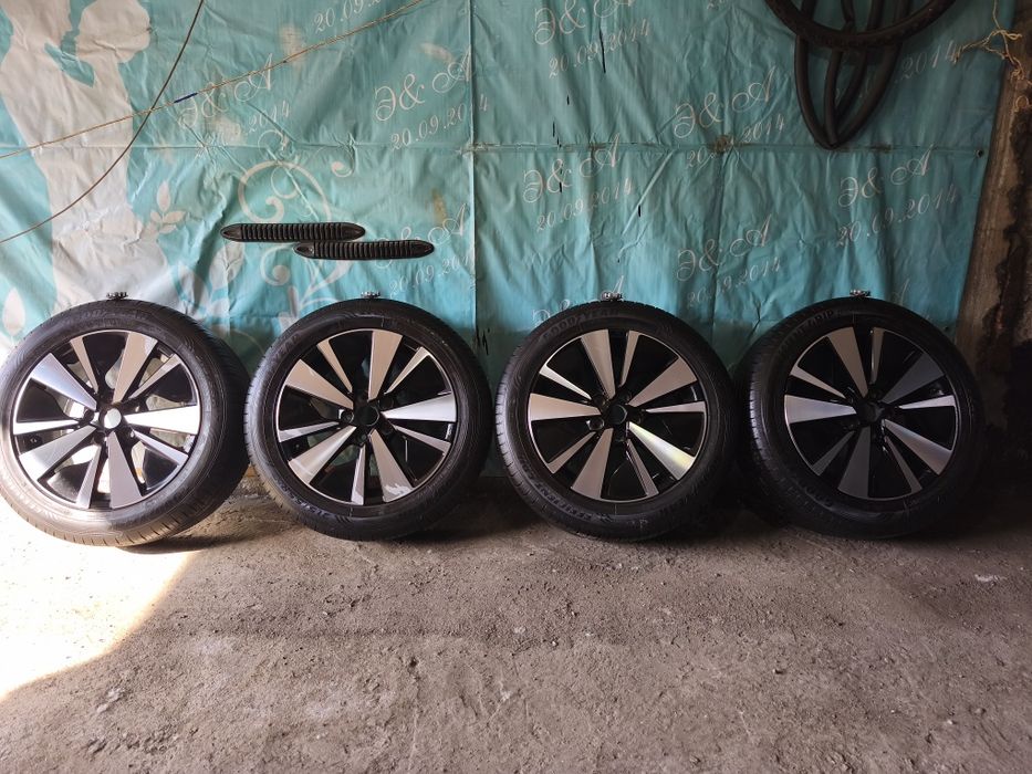 Шины Гудвеер  на дисках 215/55 R17