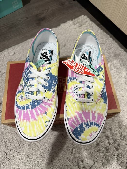 Adidasi Vans of the Wall