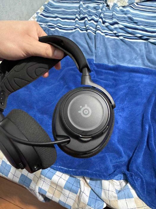Игровые наушники SteelSeries Arctis Nova 7