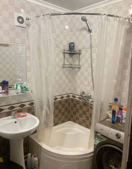 ~ Метро Мирзо Улугбек, 3х комнатная квартира, кирпич, 2х6 балкон