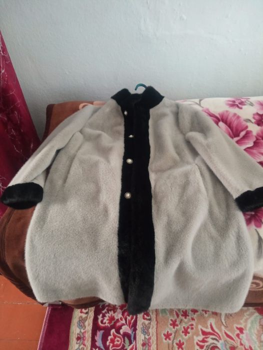 Продается новое пальто.