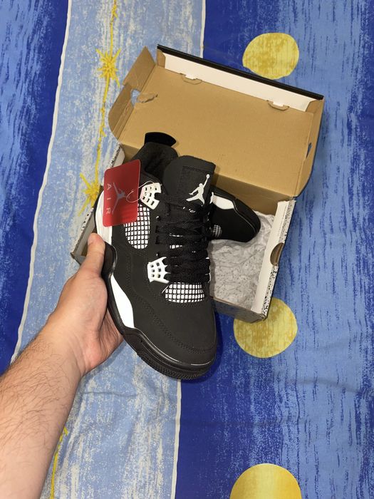 Jordan 4 white thunder marime 41