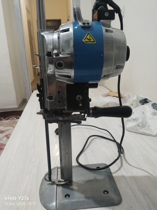 Tikuv qaychisi xolati yangi