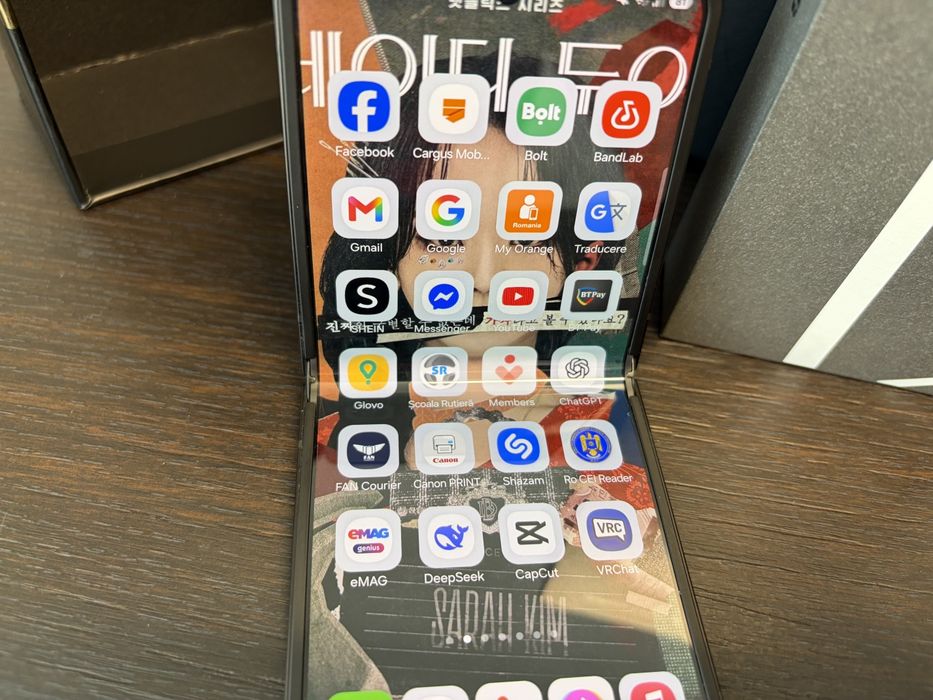 Samsung Galaxi Z Flip 7 FE 256RAM 8GB perioada funcționare 7 luni pret ușor negociabil!