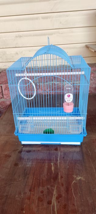 Клетка для попугаев высота 45 см. Ширина 33см глубина 27 см..