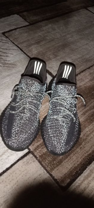 Yeezy 350 v2 reflective stock X 42 sau schimb cu alti adidași m 43
